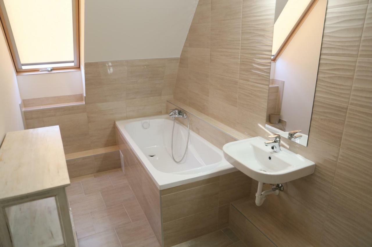 Tiszavilag Pihenohaz Hotel Tiszakécske Екстериор снимка