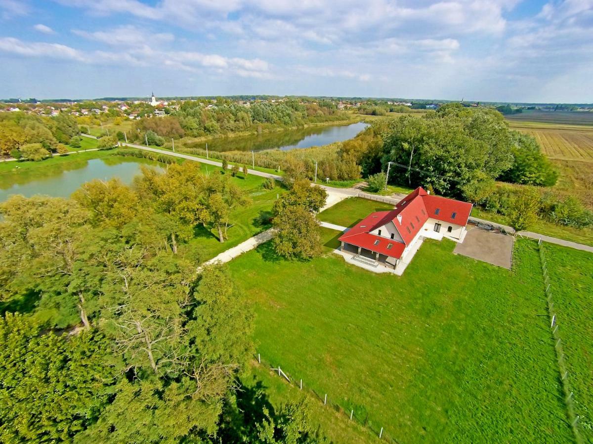 Tiszavilag Pihenohaz Hotel Tiszakécske Екстериор снимка