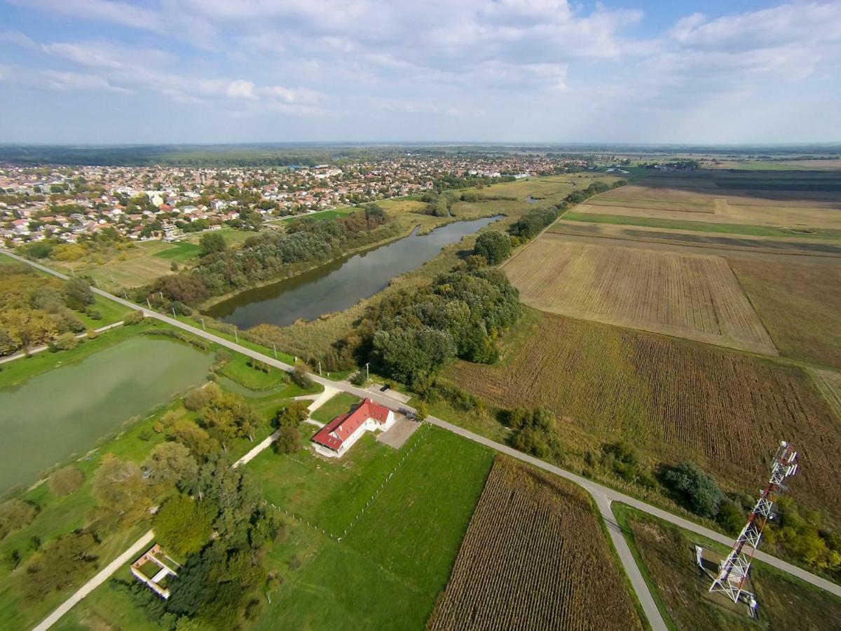 Tiszavilag Pihenohaz Hotel Tiszakécske Екстериор снимка