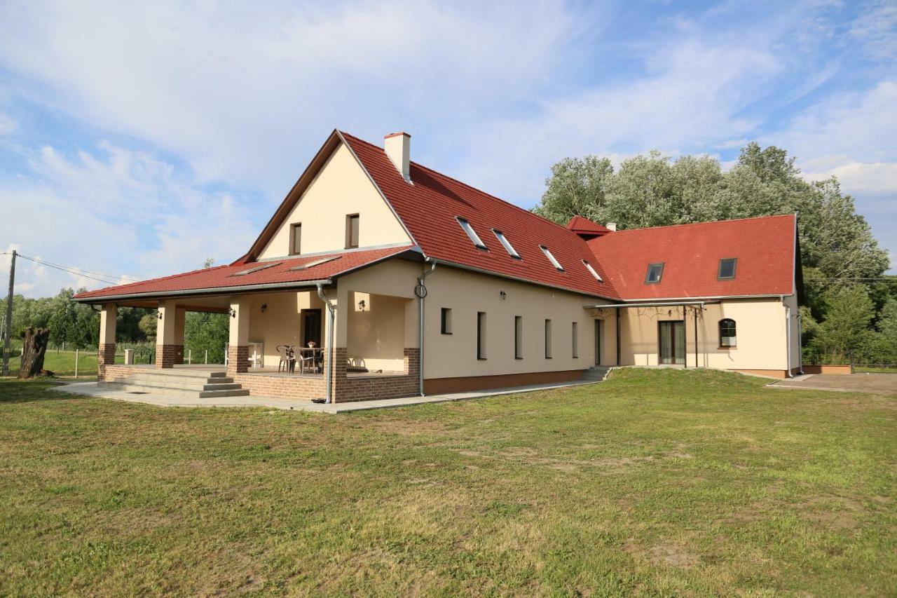 Tiszavilag Pihenohaz Hotel Tiszakécske Екстериор снимка