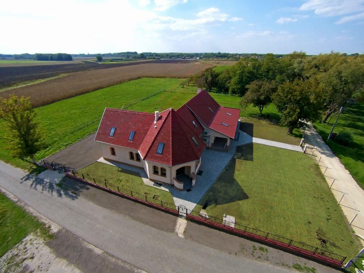 Tiszavilag Pihenohaz Hotel Tiszakécske Екстериор снимка