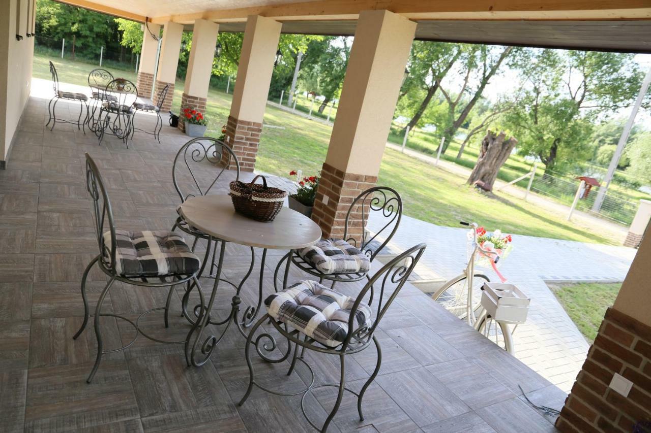 Tiszavilag Pihenohaz Hotel Tiszakécske Екстериор снимка