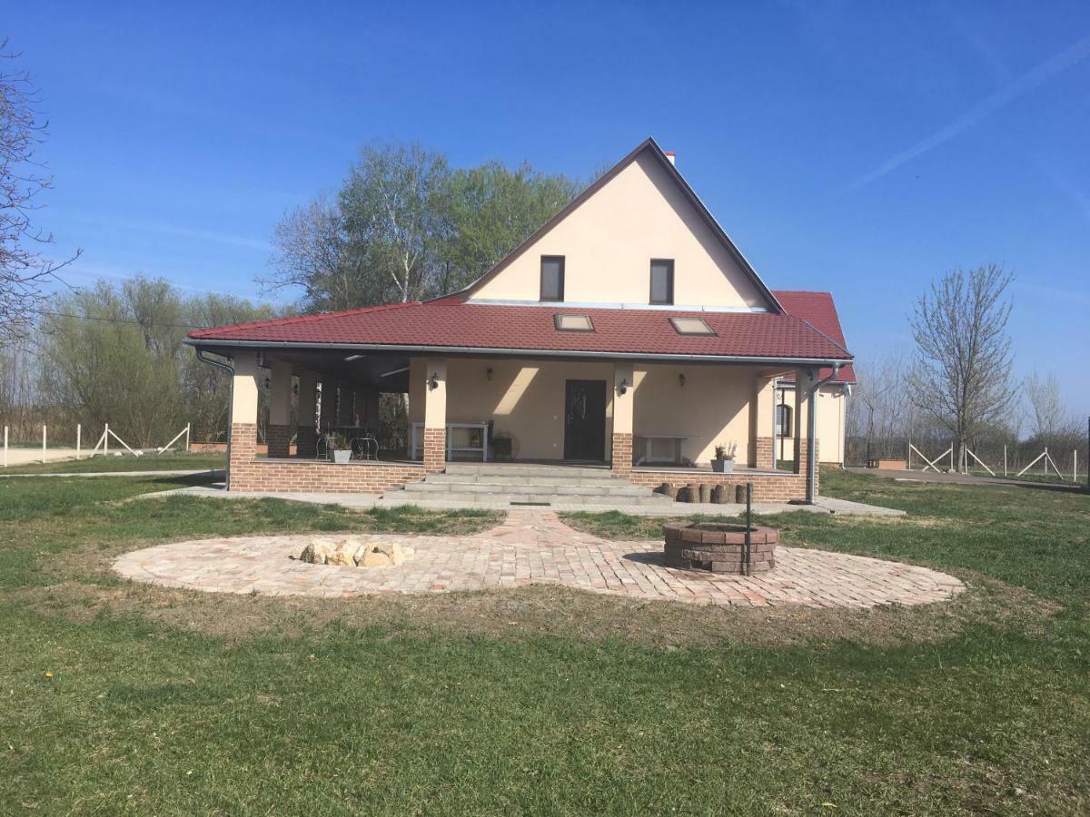 Tiszavilag Pihenohaz Hotel Tiszakécske Екстериор снимка