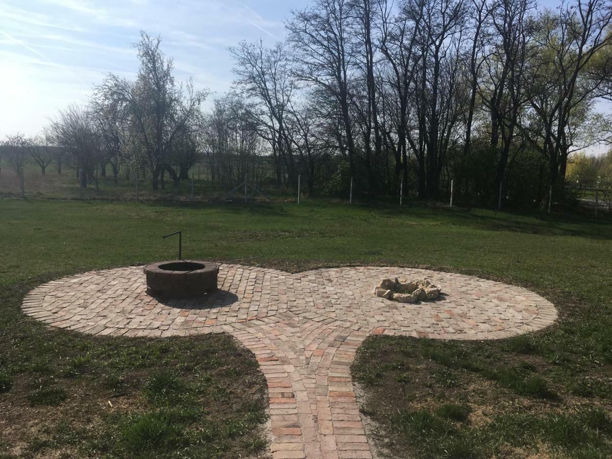 Tiszavilag Pihenohaz Hotel Tiszakécske Екстериор снимка